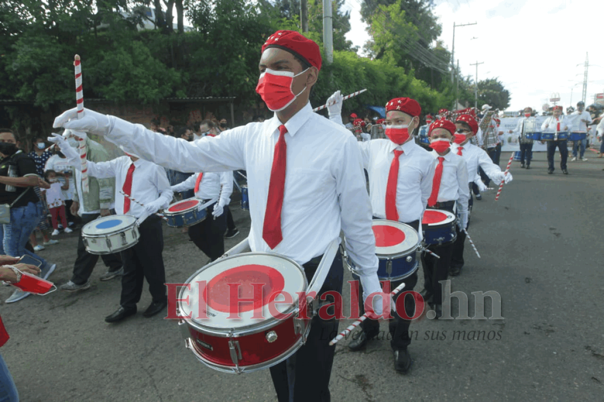 Desfiles 2022: Estudiantes de primaria derrochan civismo en la capital de Honduras