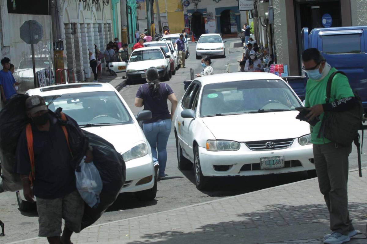 Dos puntos de taxis están sin trabajar por no pagar “renta”