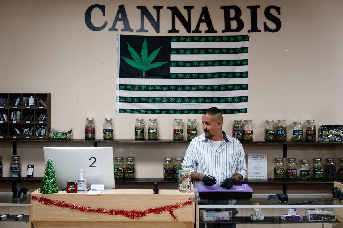 $!Hay 16 dispensarios, como Ultra Health, operando en Sunland Park, Nuevo México, que tiene 17 mil habitantes.