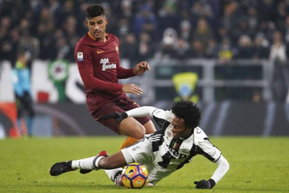 El brasileño Gerson y el colombiano Juan Cuadrado en disputa del balón. (Foto: AFP / Deportes El Heraldo / Noticias de Honduras / El Heraldo Honduras)