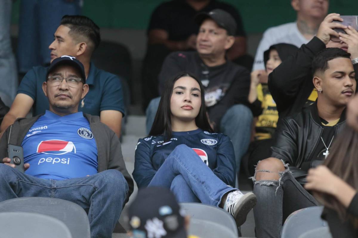 Periodista enamora, argentino sorprende, pleito de aficionados y héroe de Real España ante Motagua