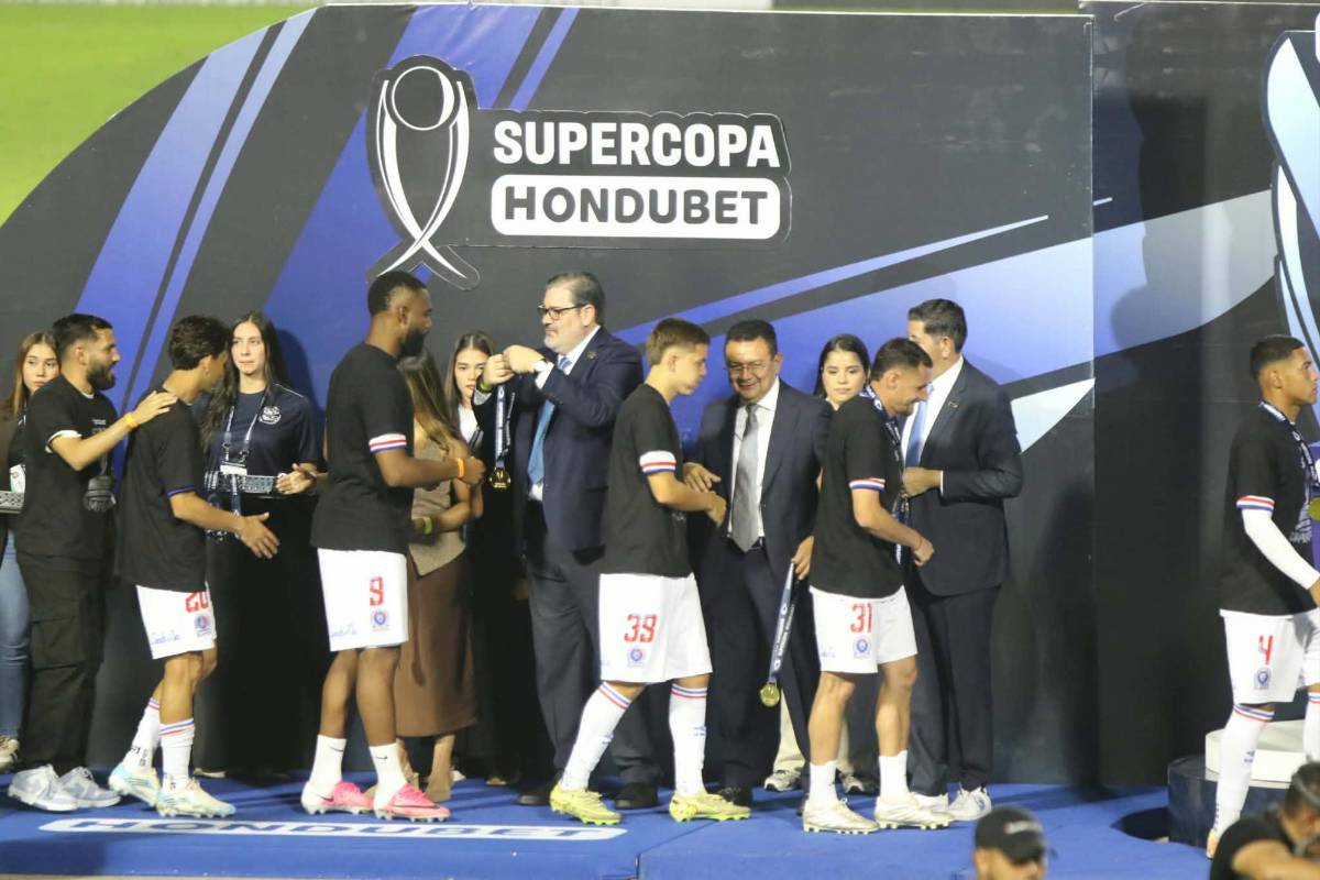 Premio al Olimpia por haber ganado al Supercopa de Honduras a Motagua