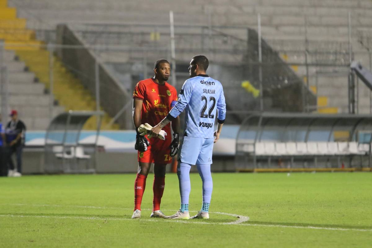 Goles, celebraciones, ambiente y jugadas: imágenes del clásico moderno
