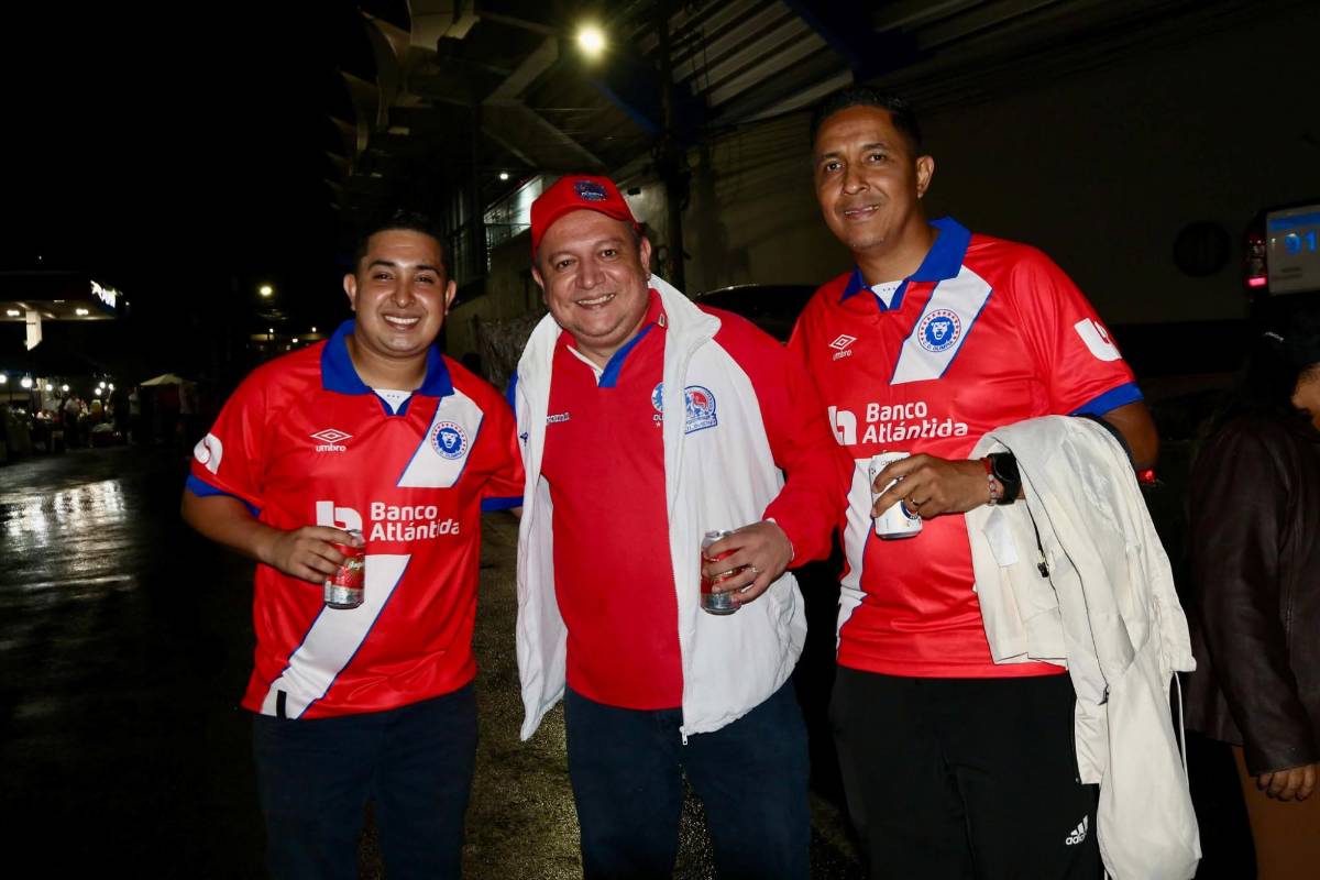 Lindas chicas, show de La Ultra Fiel y ambientazo previo al Olimpia-Firpo en Copa Centroamericana