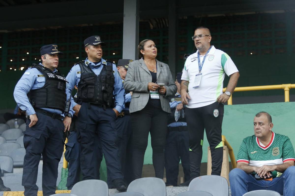 Aficionada enamora, show de las barras y ¿llegó Lavallén?: Ambiente previo al Marathón vs Olimpia