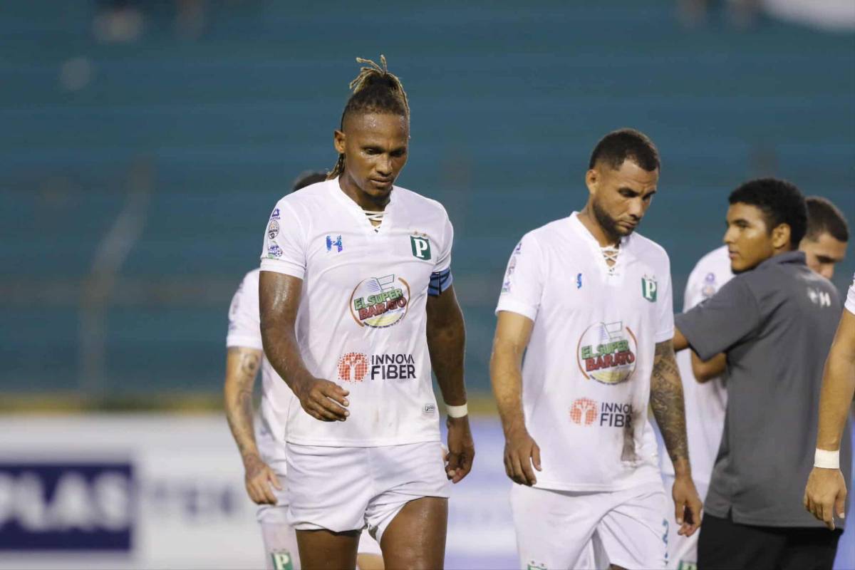 Linda chica se roba el show, jugador con look exótico y tristeza de Platense tras caer ante Motagua