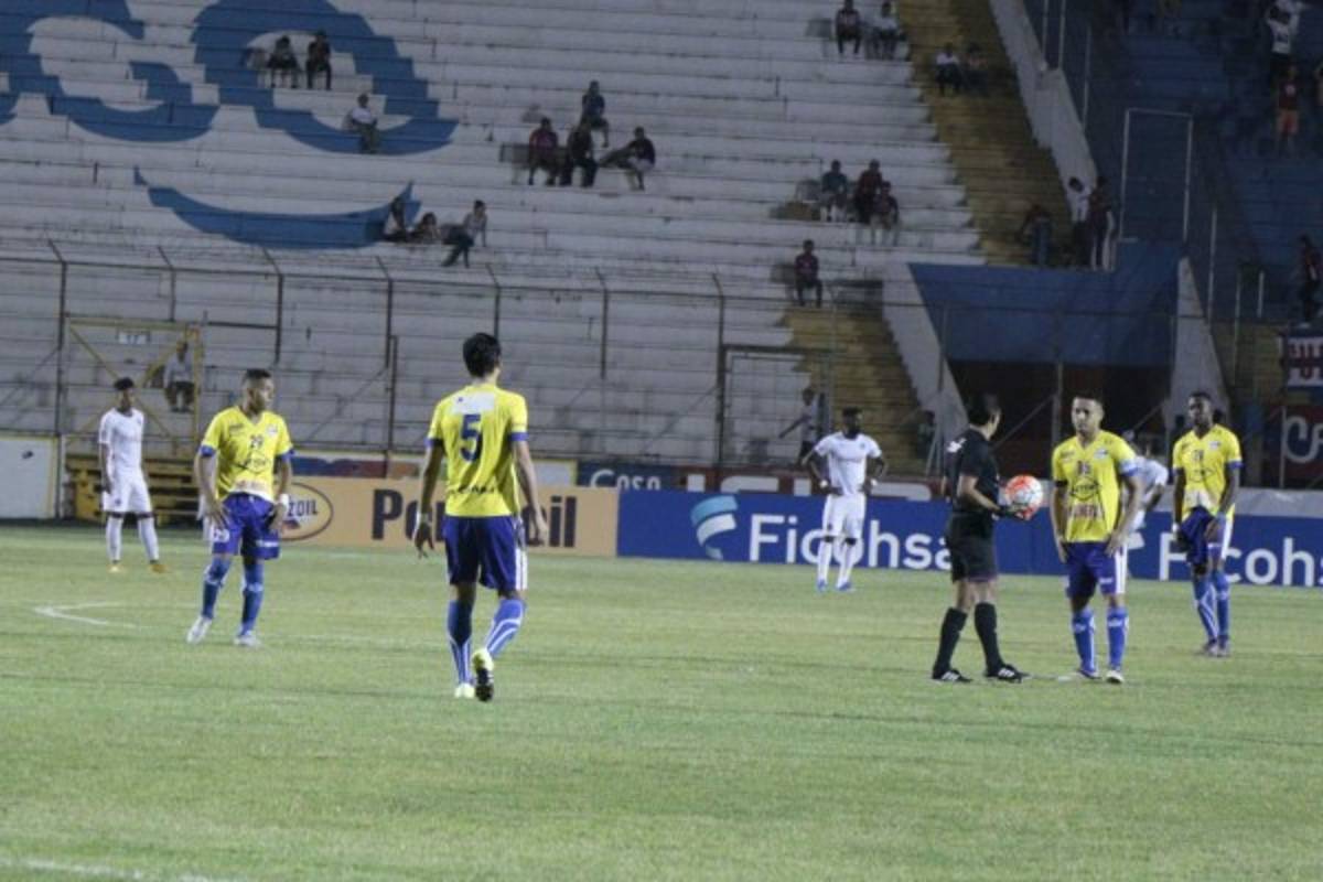 Jugadores del Victoria protestan por falta de pago