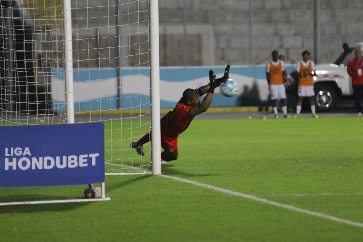 Goles, celebraciones, ambiente y jugadas: imágenes del clásico moderno