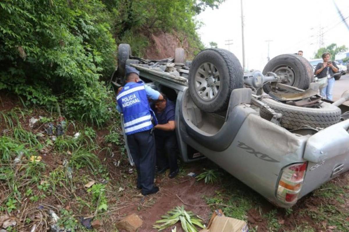 Conductor se accidenta en el anillo periférico por evitar atropellar a peatón