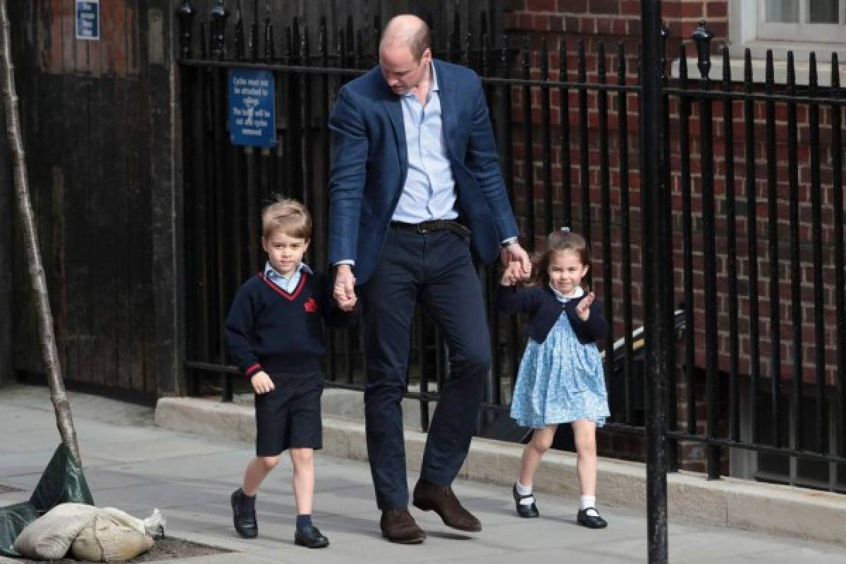 Así llegaron Jorge y Carlota de Cambridge a conocer a su hermano recién nacido