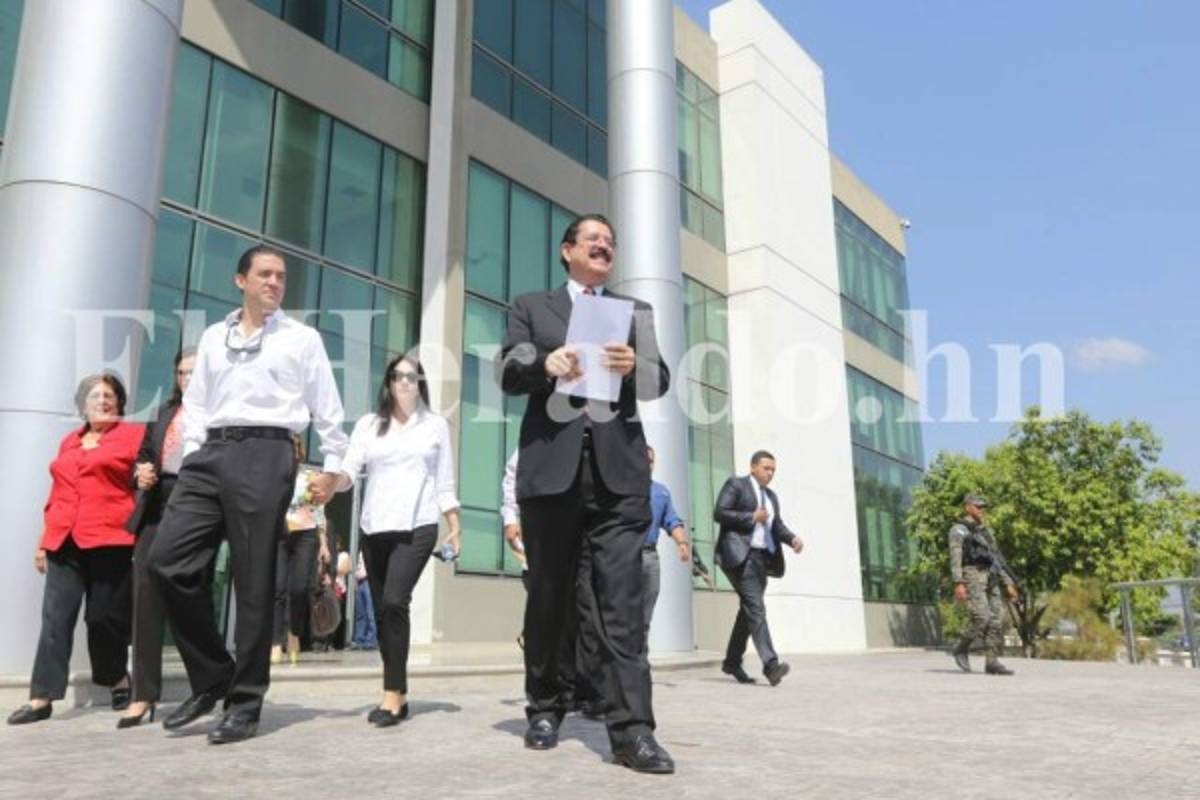 Posponen audiencia por demanda contra 'Mel' Zelaya para el 12 de mayo