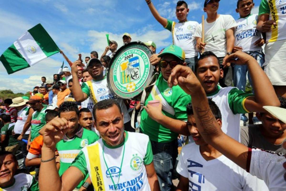 Ambientazo en la final de la Liga de Ascenso