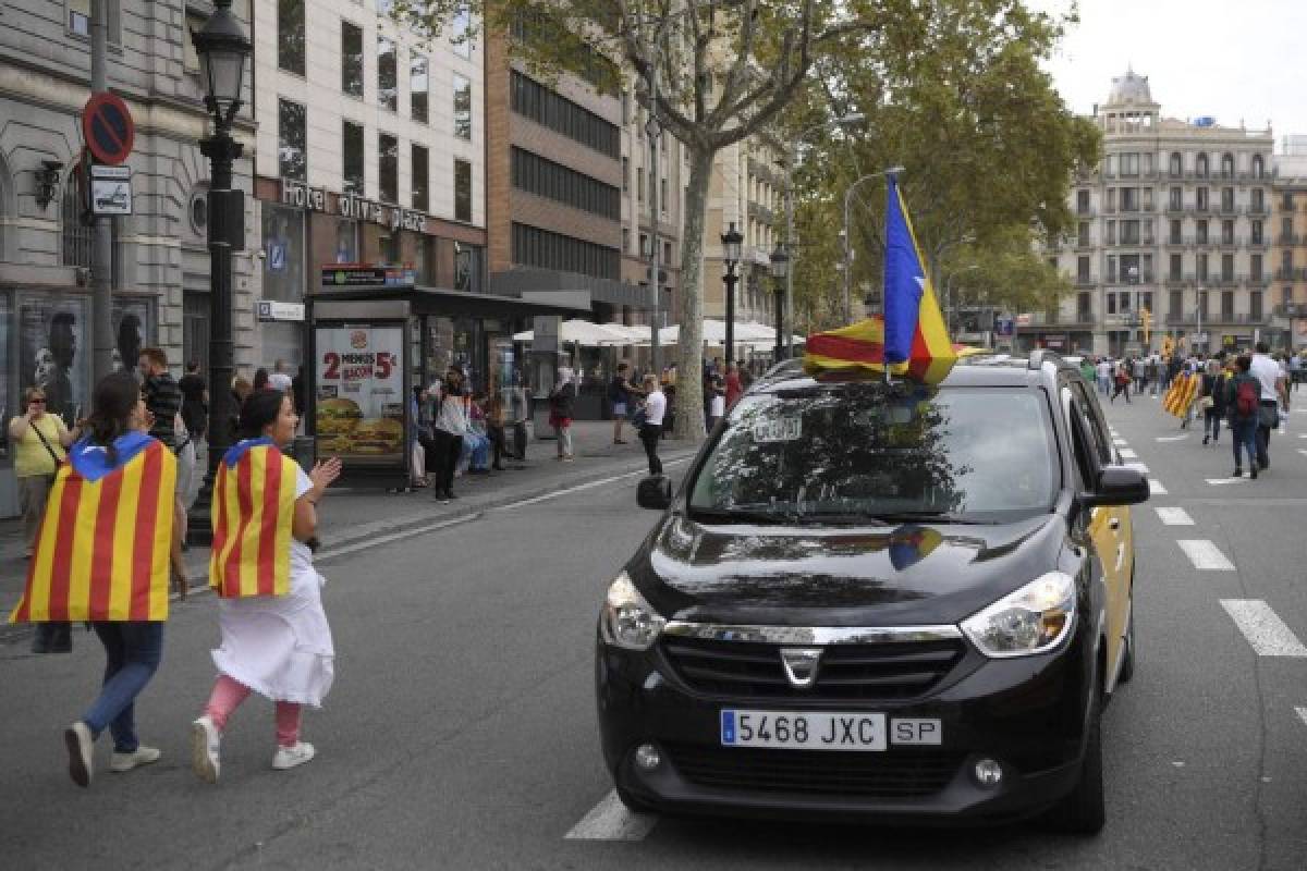 Decenas de miles protestan este martes contra la violencia policial en Barcelona