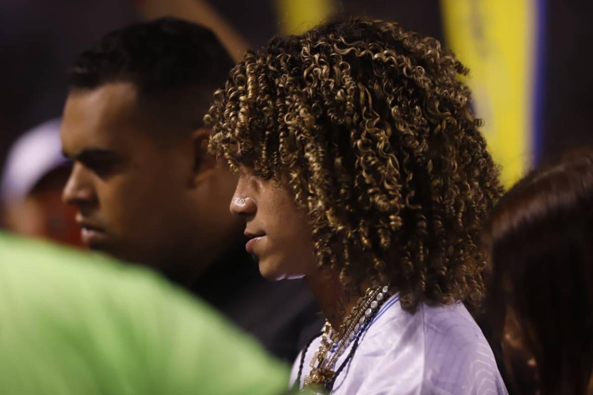 Jon Z hizo vibrar estadio Olímpico de Honduras con sus éxitos en partido de tiktokers