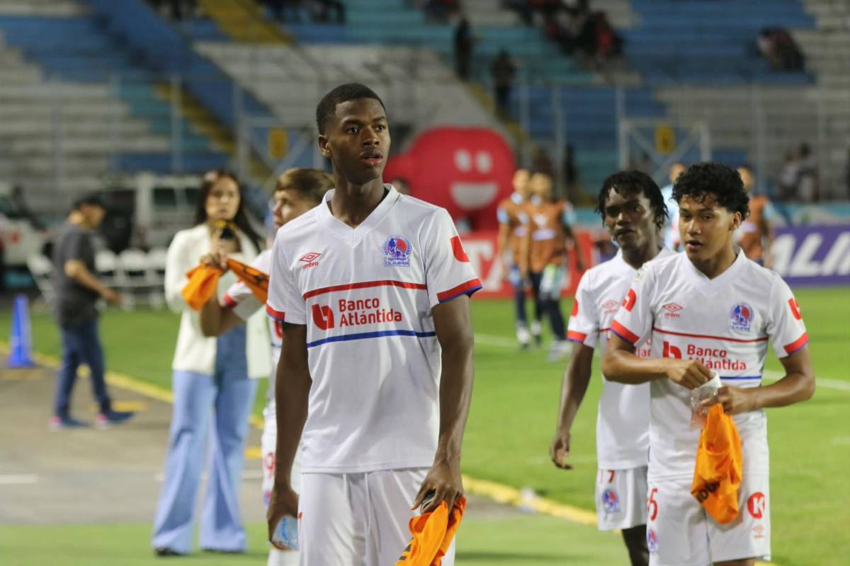 Bellas chicas, show de la Ultra Fiel, reconocimiento a figuras del Olimpia y los nuevos fichajes