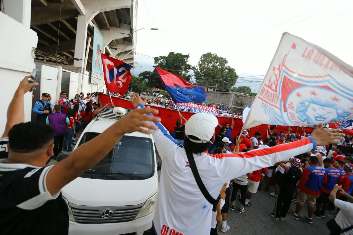 Ultra Fiel sorprende al Olimpia en La Ceiba luego de eliminación de Concachampions