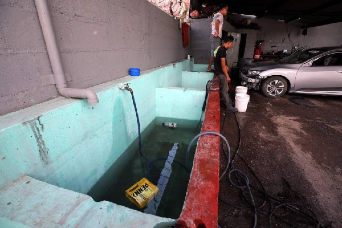 Car wash operan a medio vapor por prohibición de uso del agua