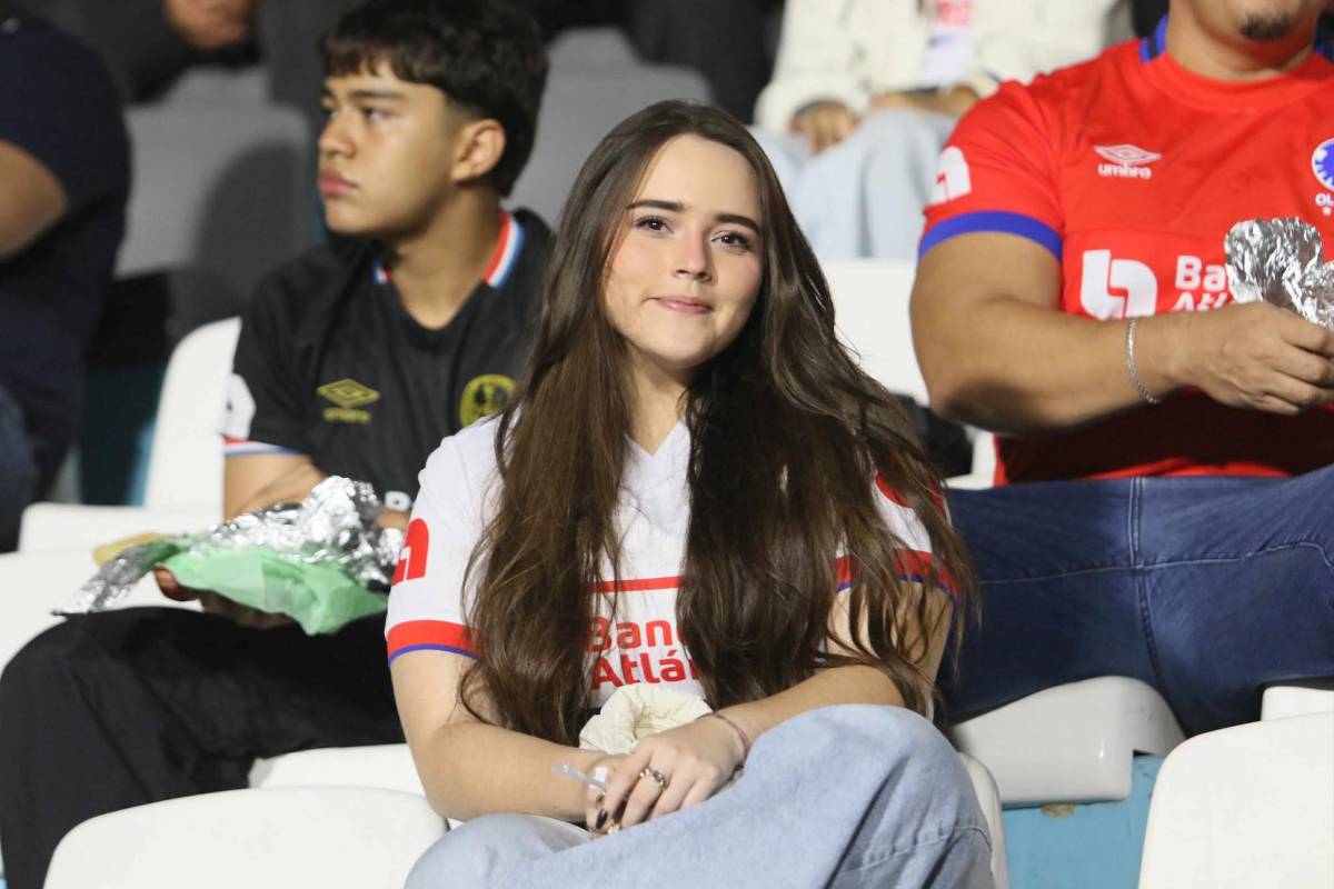 ¡Fue una pasarela! Las bellas chicas que encendieron la previa del Olimpia vs Alajuelense