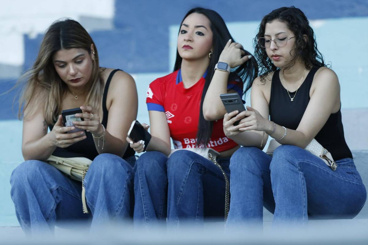 Bellas chicas del Olimpia llenan el Morazán para clásico ante el Real España