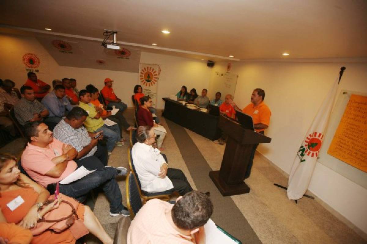 'La crisis no conoce color político', dice presidente del Pinu en asamblea