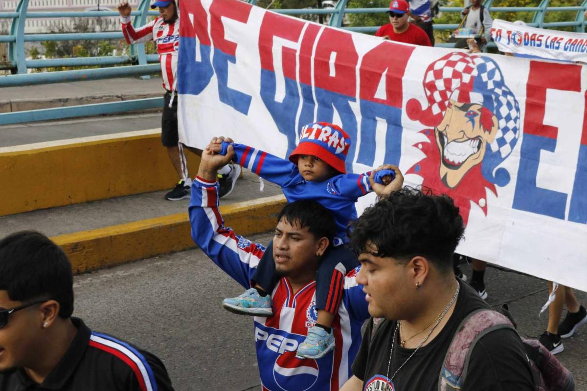 Así fue la llegada de la Ultra Fiel al estadio Nacional para partido de Olimpia ante Real España