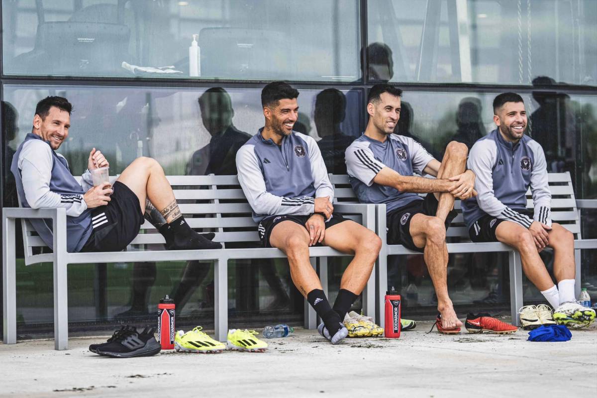 Sergio Busquets, Messi, Jordi Alba y Luis Suárez estarán en el partido amistoso del próximo viernes en El Salvador.