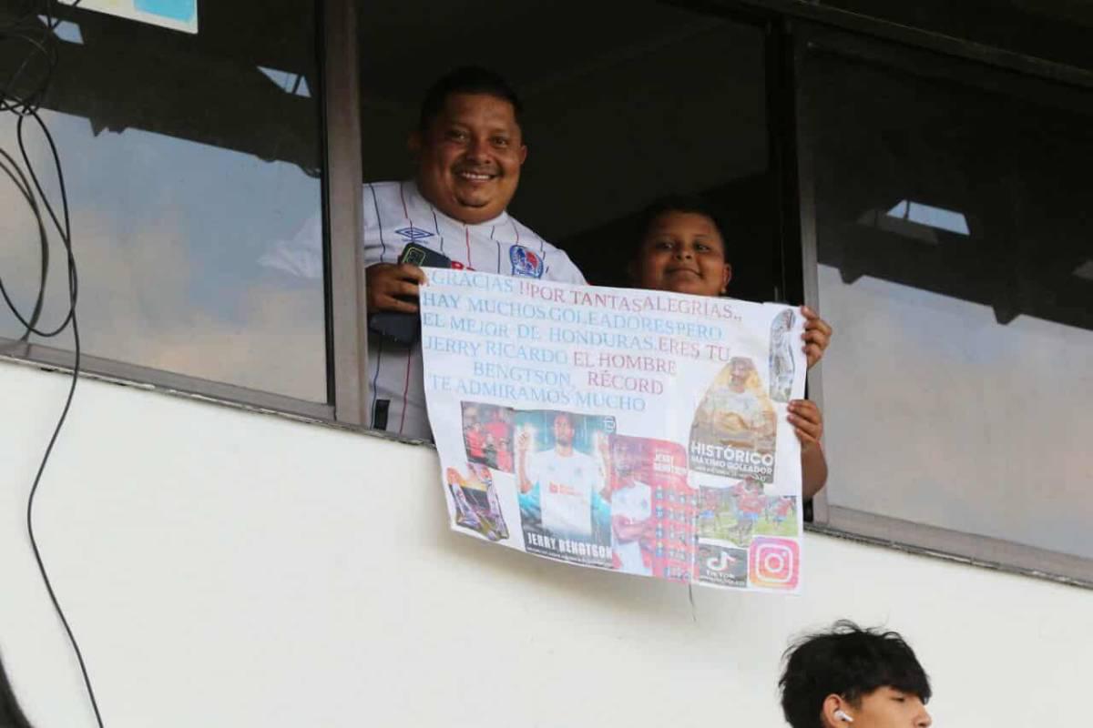 Auzmendi salió en ambulancia, fuerte pelea entre jugadores y show del Droopy en triunfo de Motagua Auzmendi salió en ambulancia, fuerte pelea entre jugadores y show del Droopy en triunfo de Motagua
