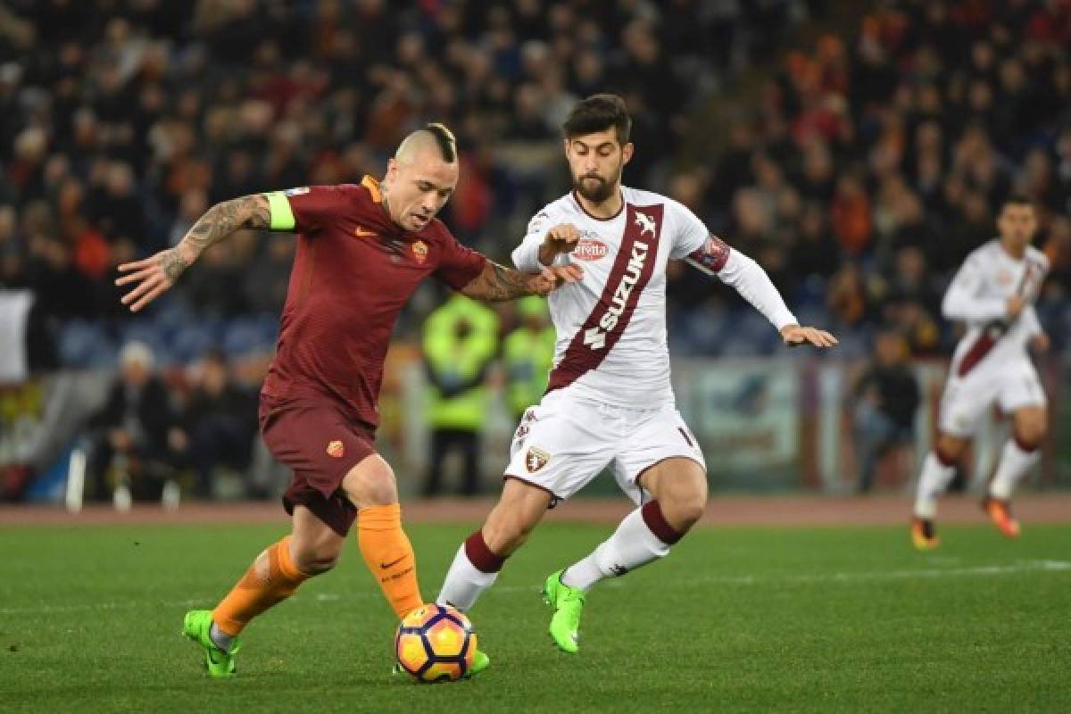 Roma derrota 3-1 a Torino y se mantiene a siete puntos de Juventus