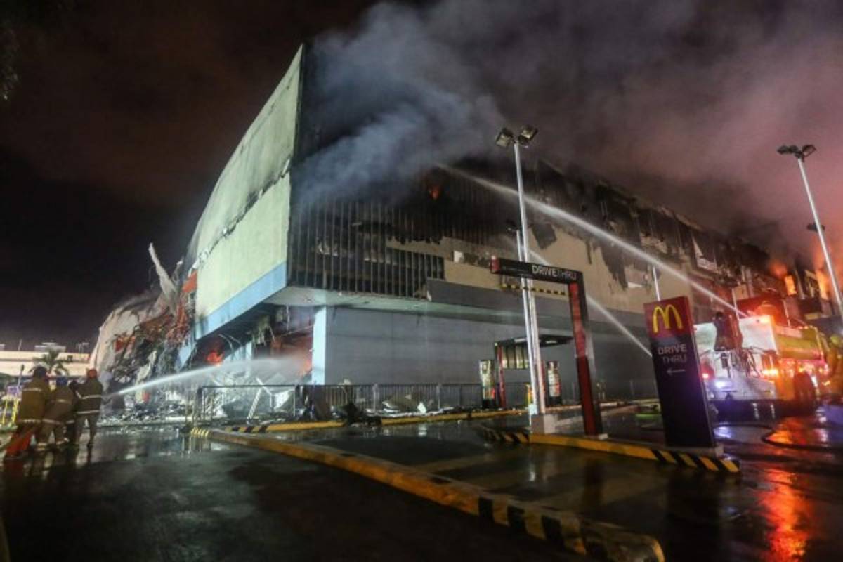 Filipinas teme al menos 37 muertos en el incendio del centro comercial 