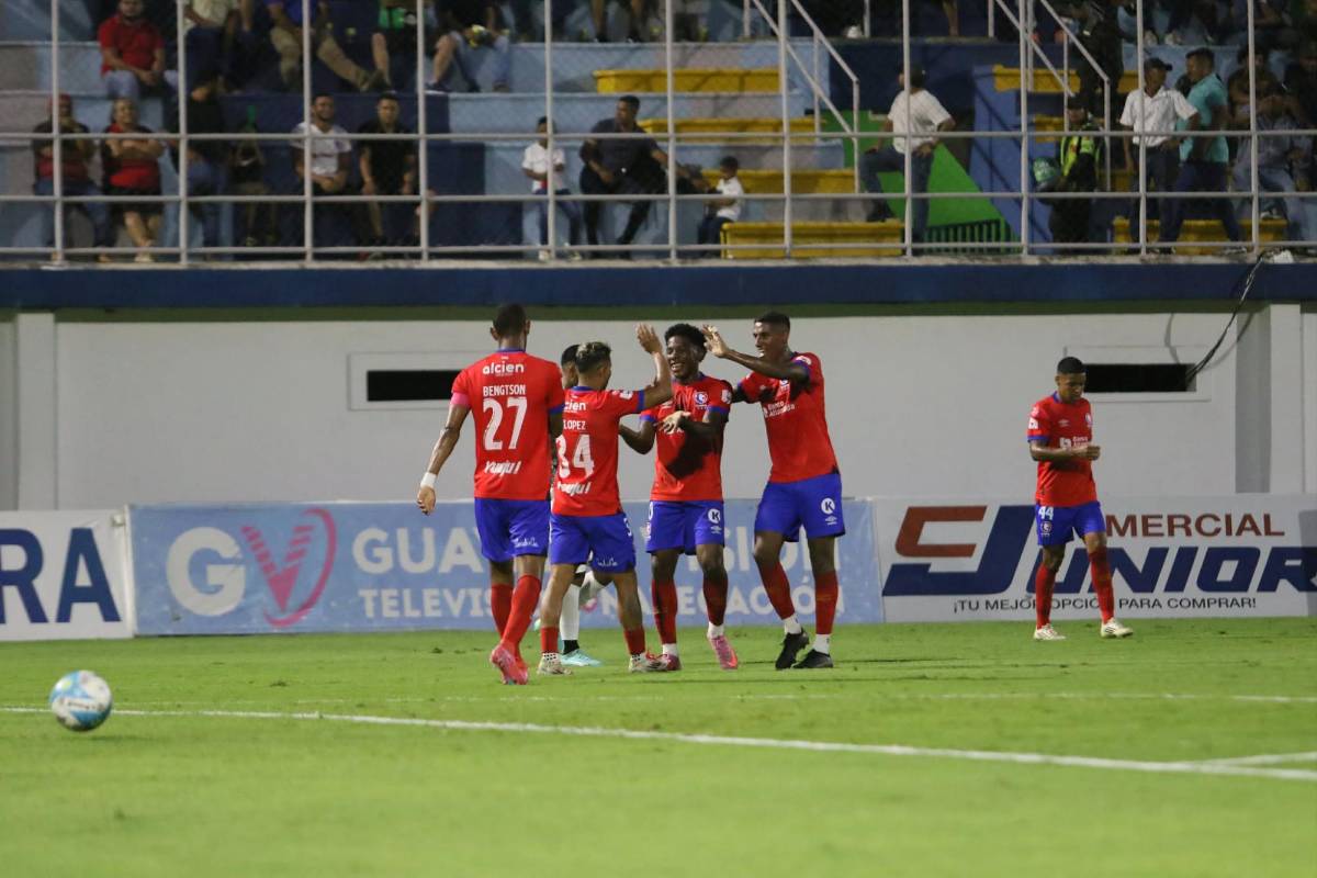 Lindas chicas, el infiltrado, gesto de Espinel y festejo de Olimpia tras vencer al Juticalpa FC