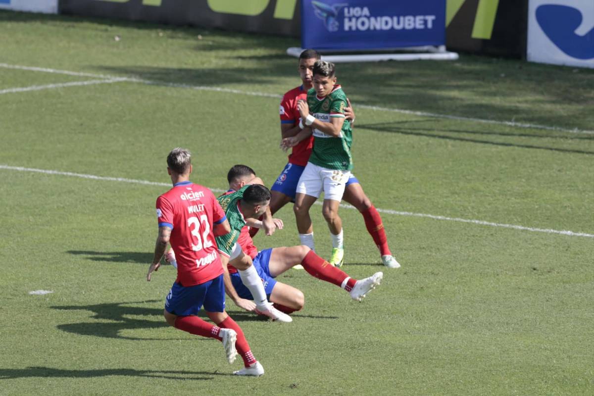 Pelea entre jugadores, fuerte polémica arbitral en gol de Marathón y Olimpia sale herido del Yankel