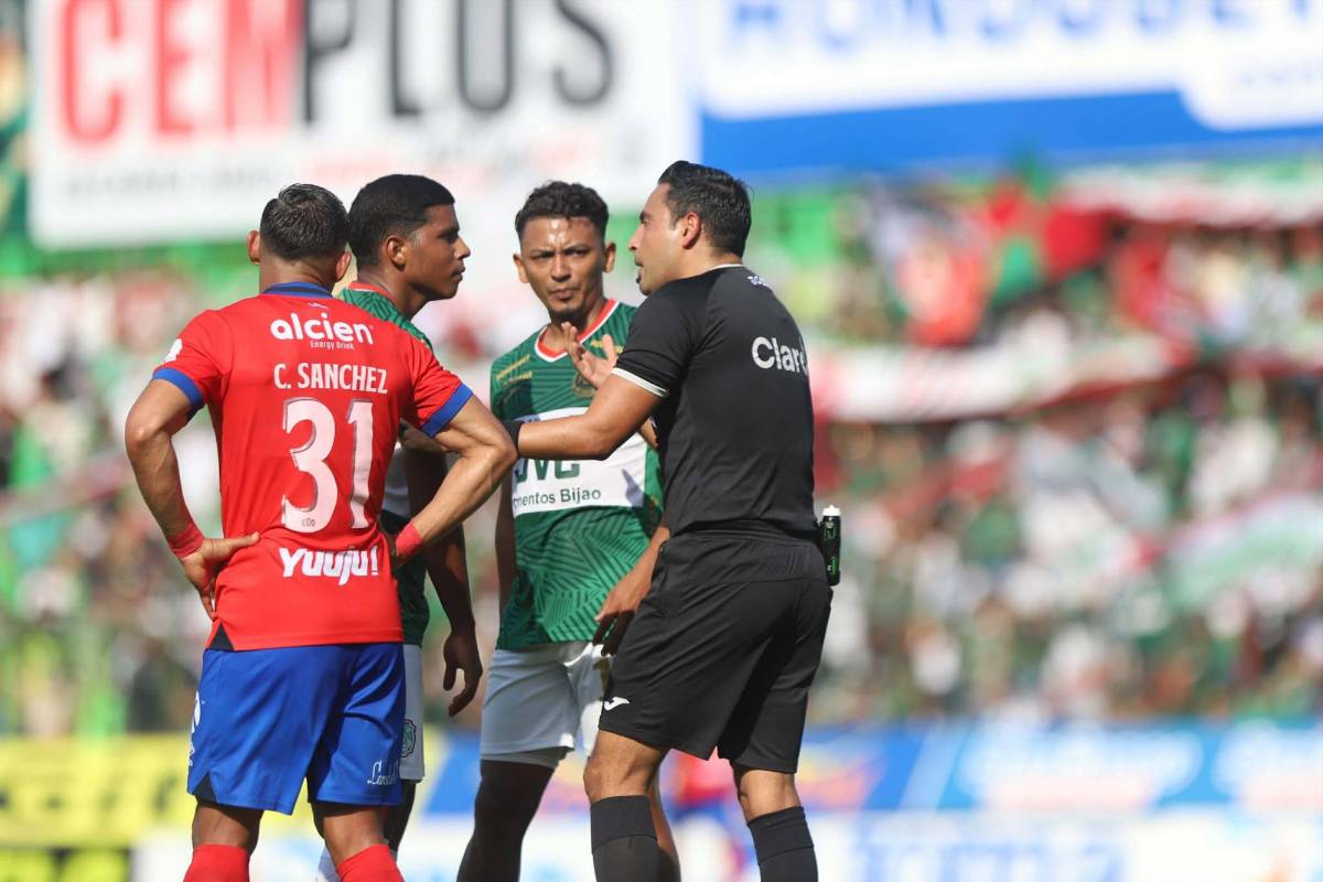 Pelea entre jugadores, fuerte polémica arbitral en gol de Marathón y Olimpia sale herido del Yankel
