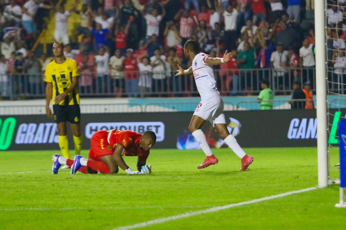 Presentadoras deslumbran, Olimpia se vengó de Real España y la burla de Jerry Bengtson