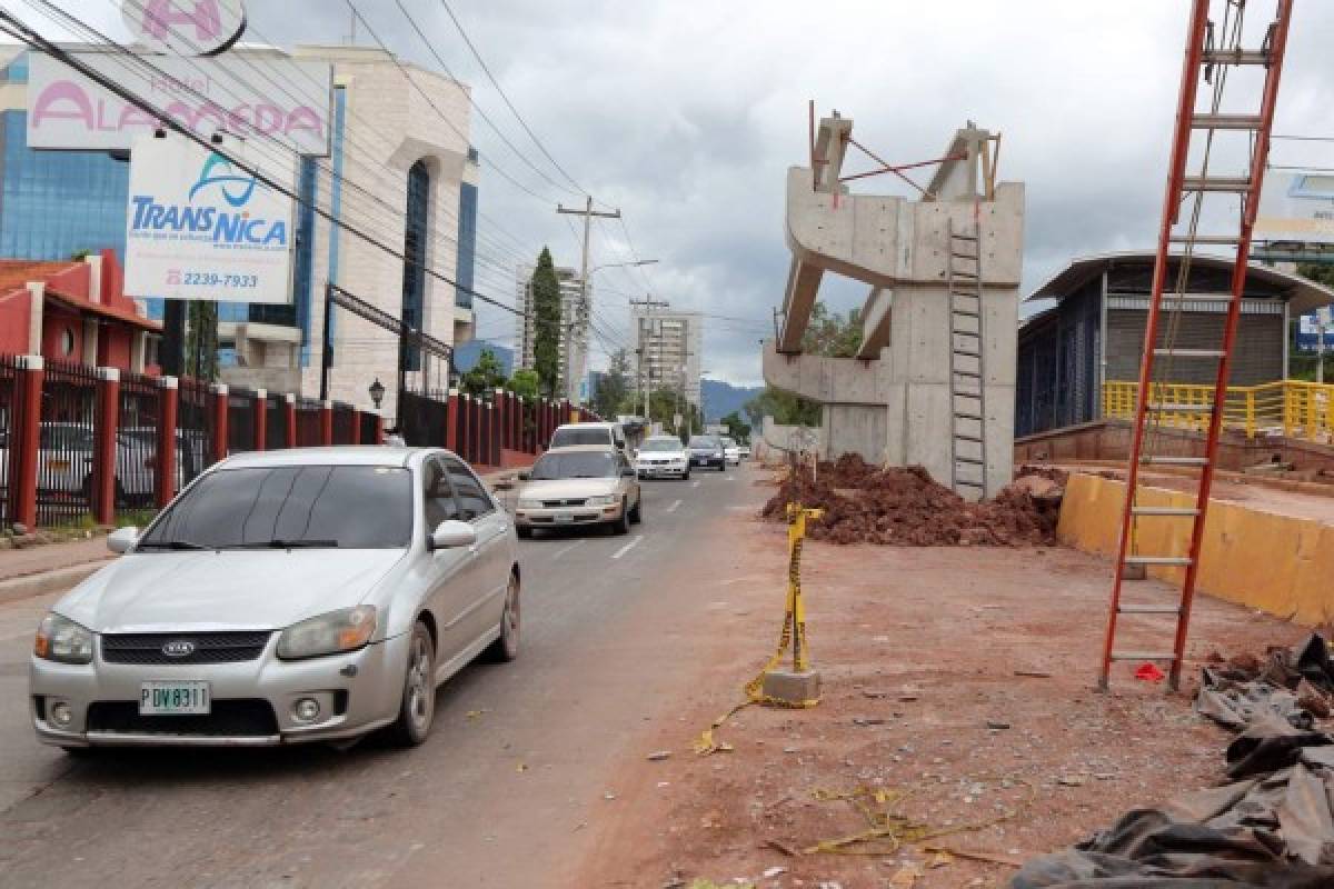 Por obras de paso elevado cierran calle en el bulevar Suyapa de Tegucigalpa
