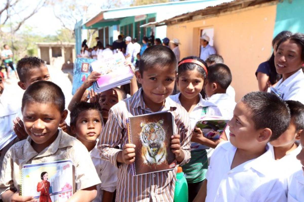 Con entrega de útiles impulsamos los sueños de niños de la aldea El Jícaro