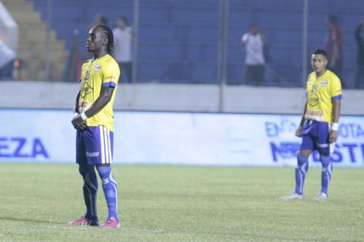 Jugadores del Victoria protestan por falta de pago