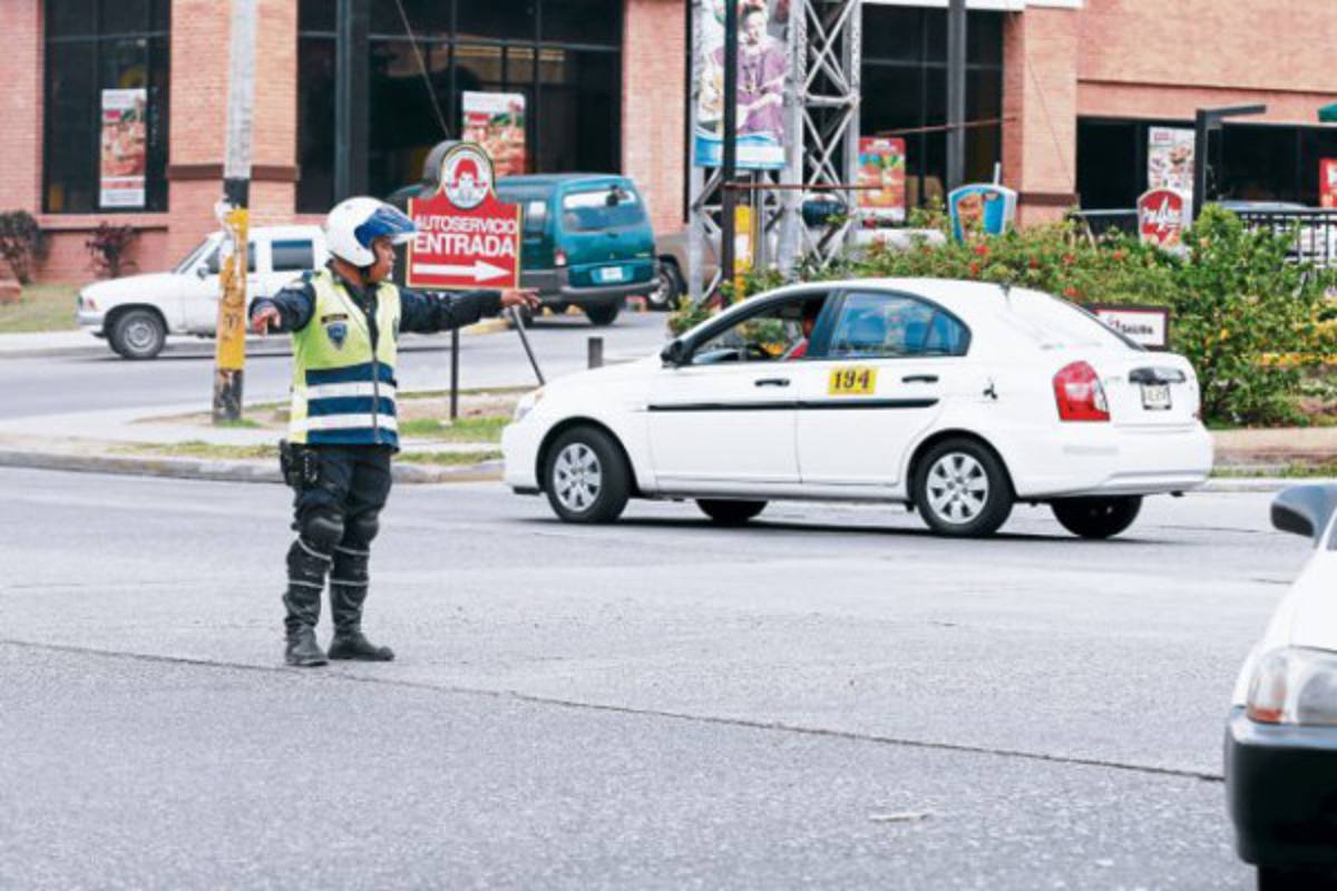 'El terror de los infractores de tránsito, por su honradez”