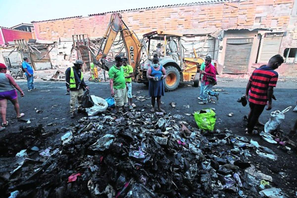 Vendedores de Comayagüela claman asistencia tras fuerte incendio