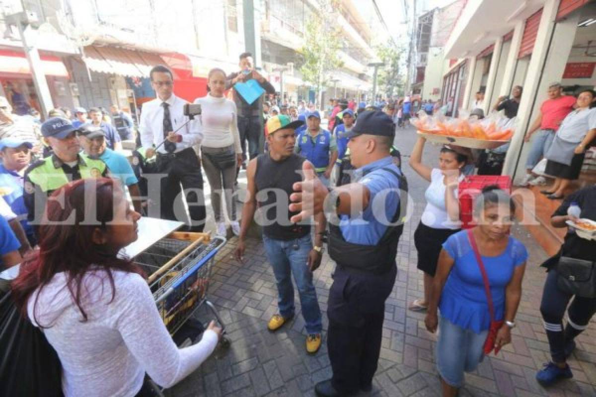 Vendedores ambulantes y policías municipales se enfrentan en el centro de Tegucigalpa
