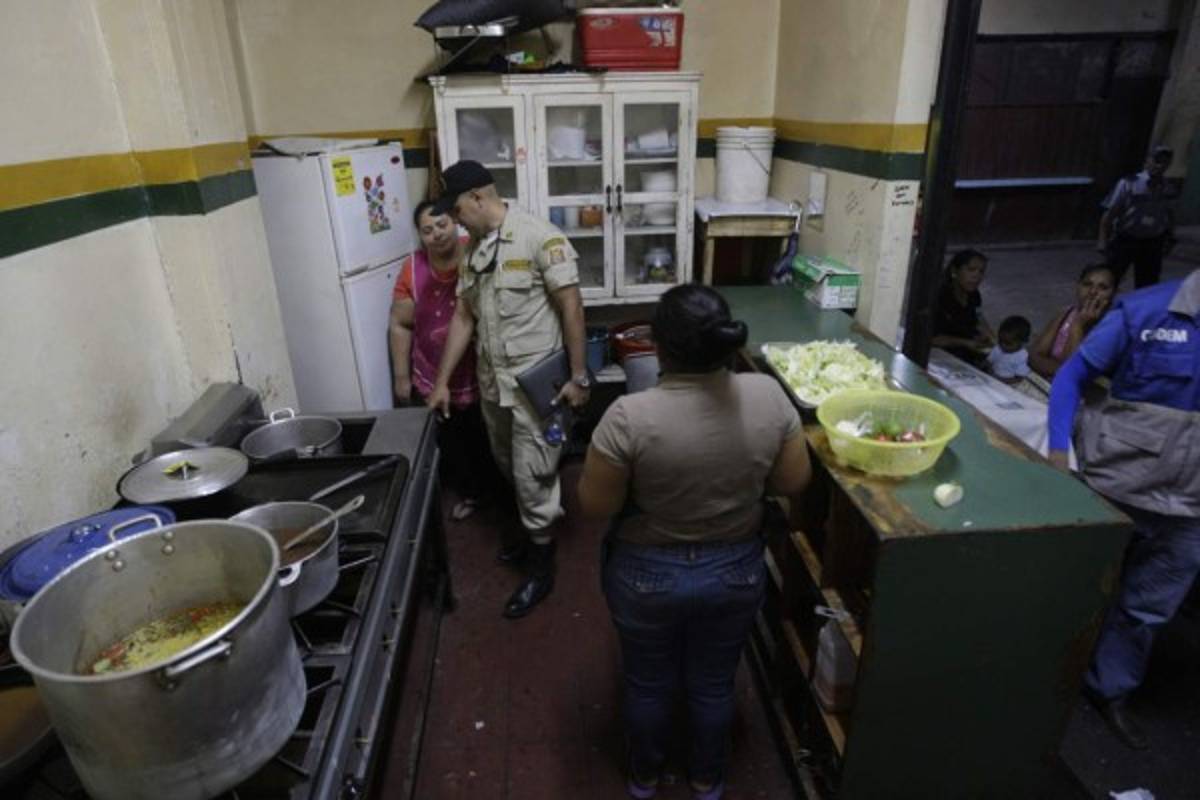 Deficientes instalaciones eléctricas detectan en mercados
