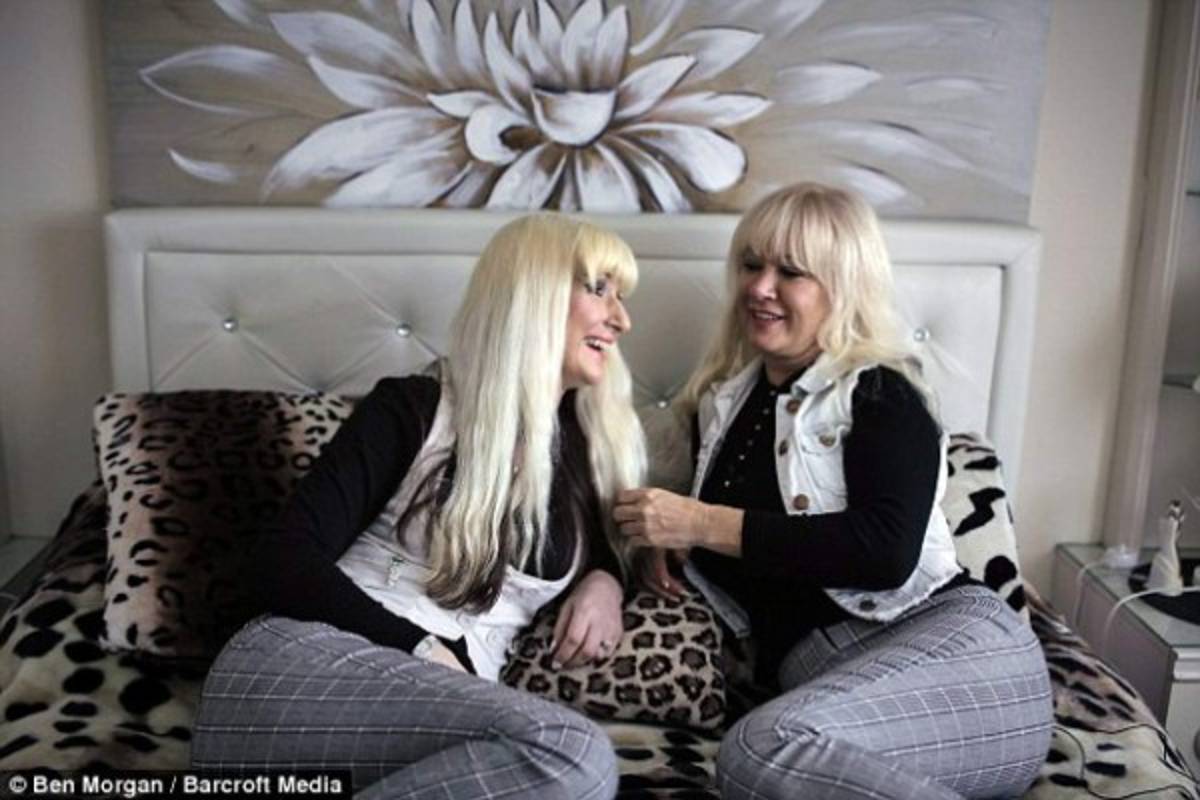 Madre se realiza más de una docena de cirugías para parecerse a su hija