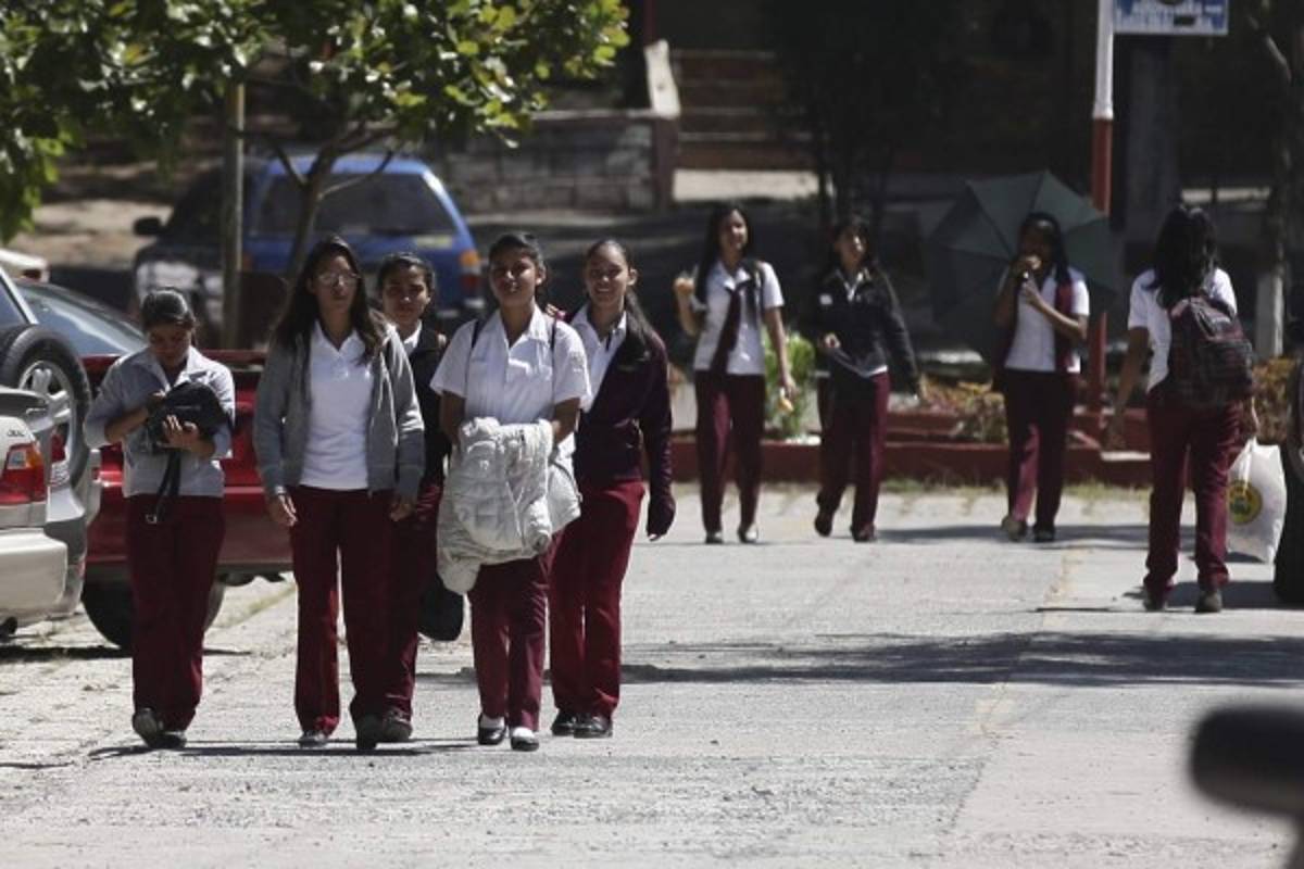 Cuatro caminos esperan a escuelas normales