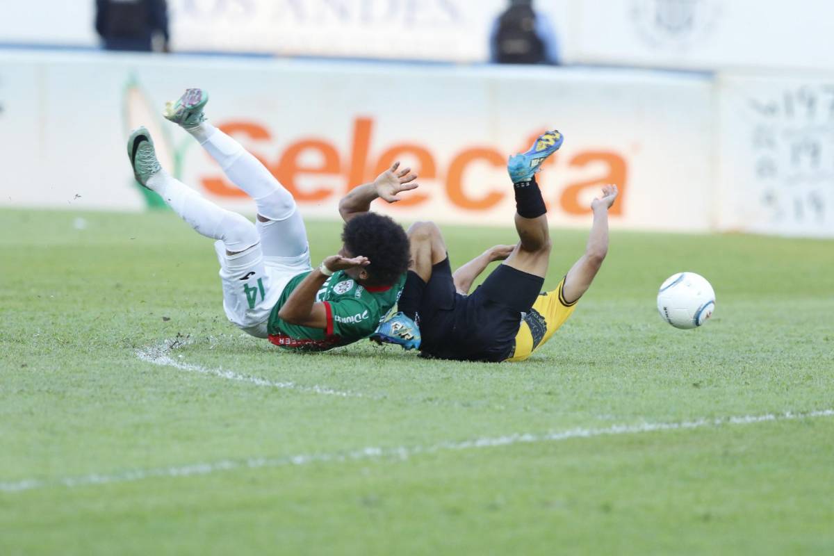Real España vence al 3-1 Marathón con un gran gol de Jhow Benavides