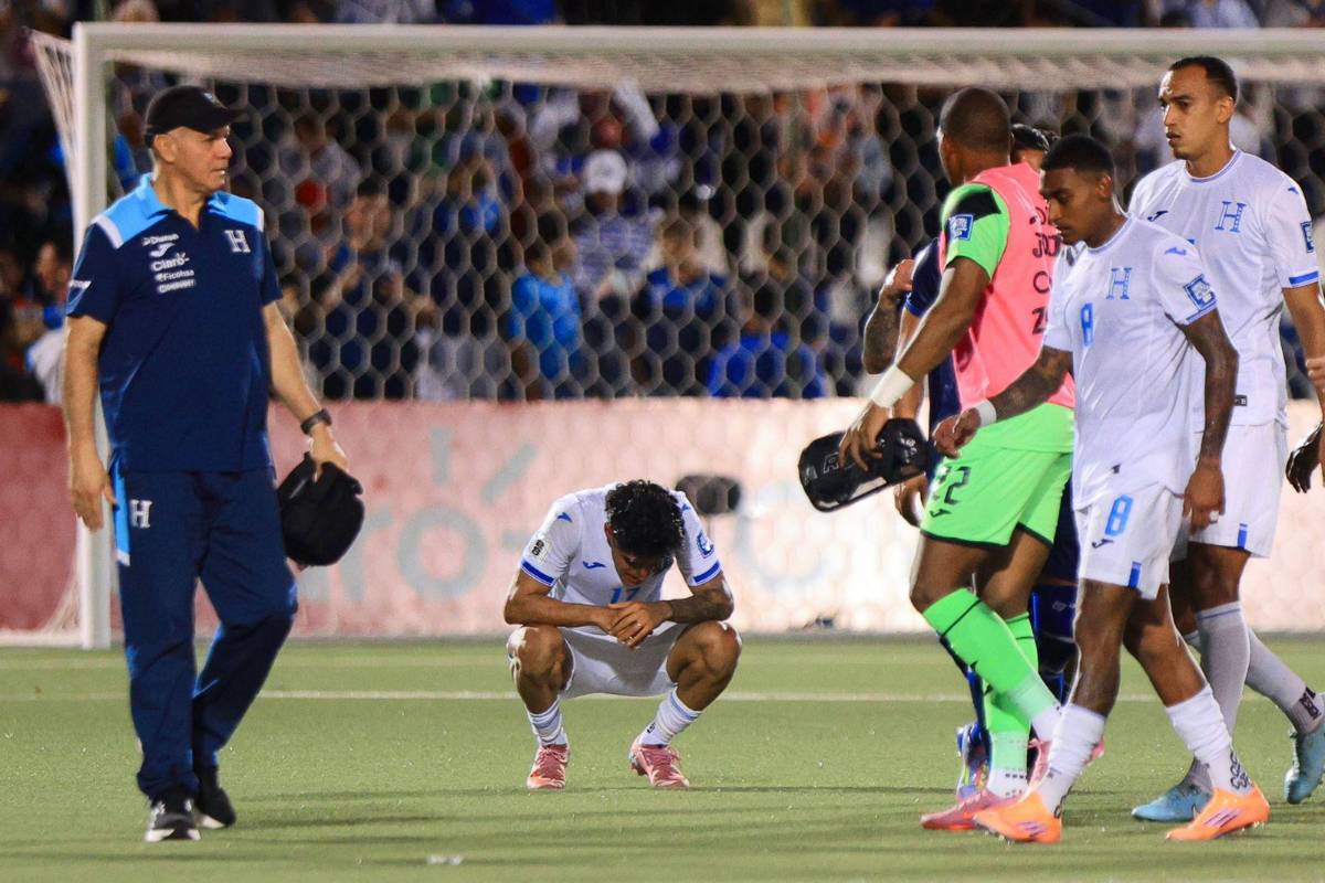 Tristeza de jugadores de Honduras luego de caer ante Nicaragua por la eliminatoria