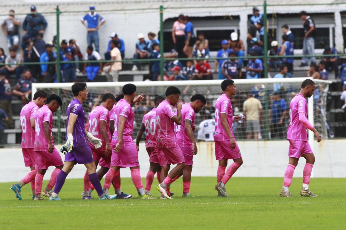 Mamita en el Excélsior, inesperada visita y tristeza de Platense tras caer ante Motagua