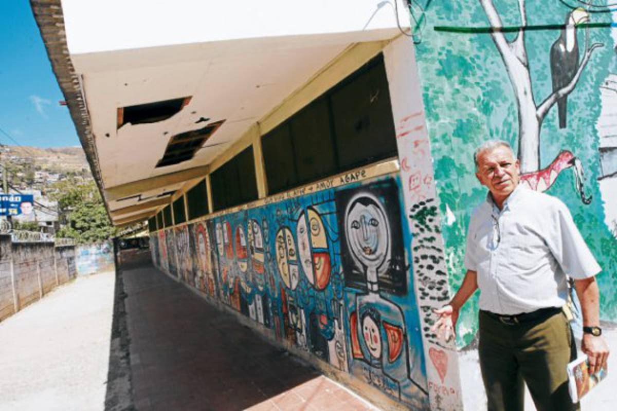 Calamidad se apodera de tres centros educativos