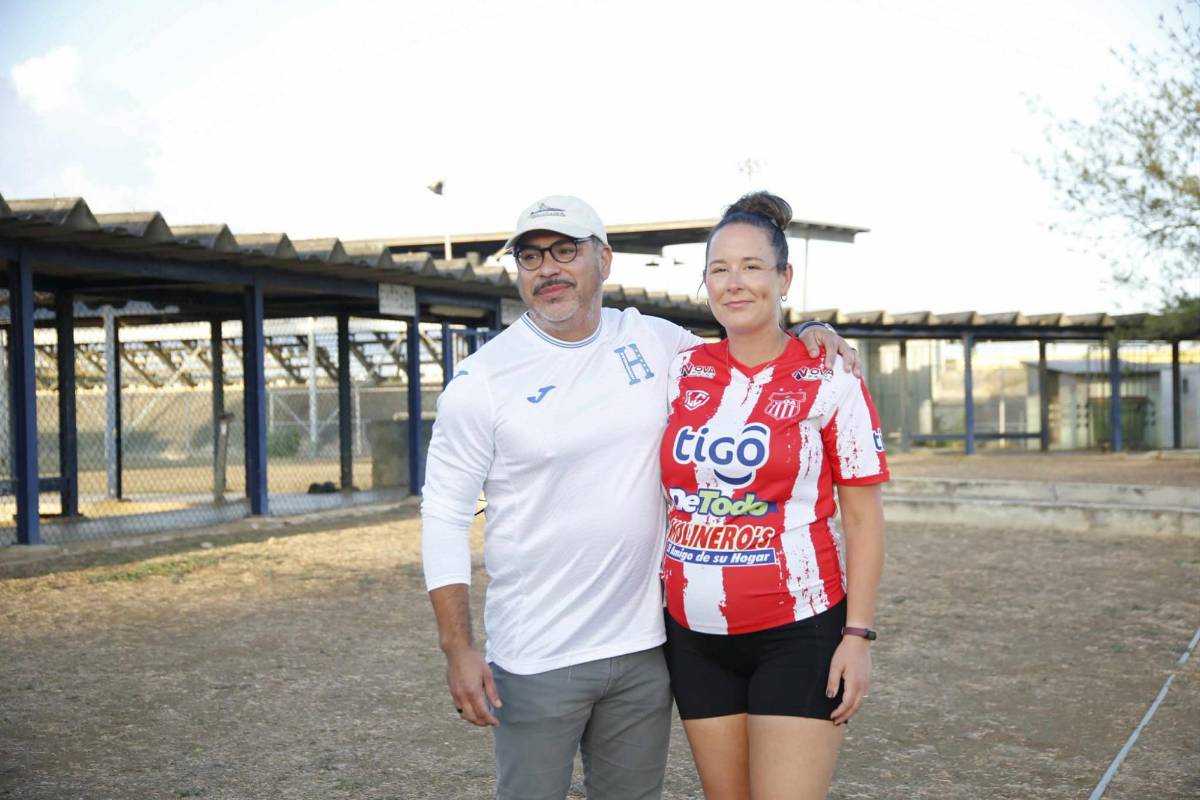 Bellas hondureñas en Curazao, políticos sorprenden en partido eliminatoria ante Haití