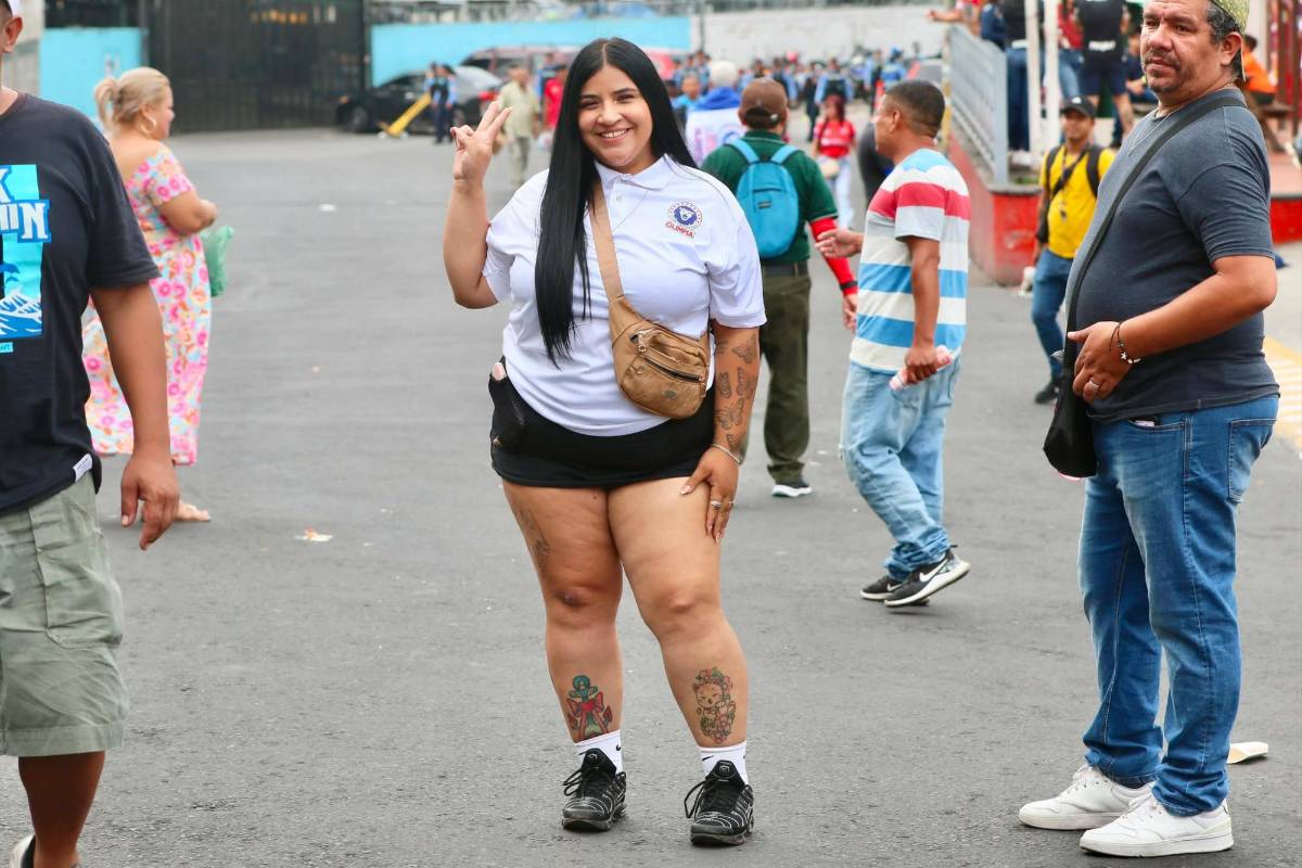 Olimpia vs Motagua: Ambiente, lindas periodistas deslumbran y barra se enfrenta a la Policía Nacional
