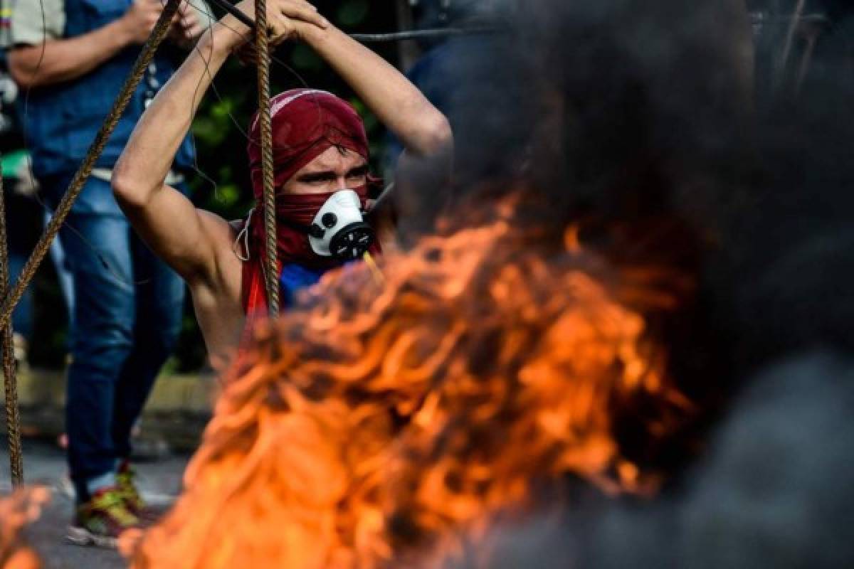 Maduro denunciará ante el Papa 'uso de niños' en actos violentos en Venezuela 