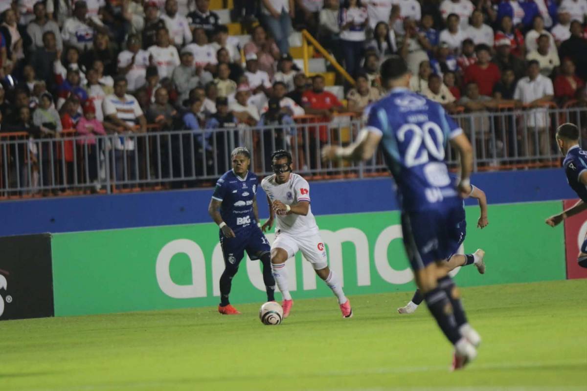 Tristeza de Olimpia, jugador de Cartaginés se burla de la Ultra, leyenda presente y villano en Concacaf